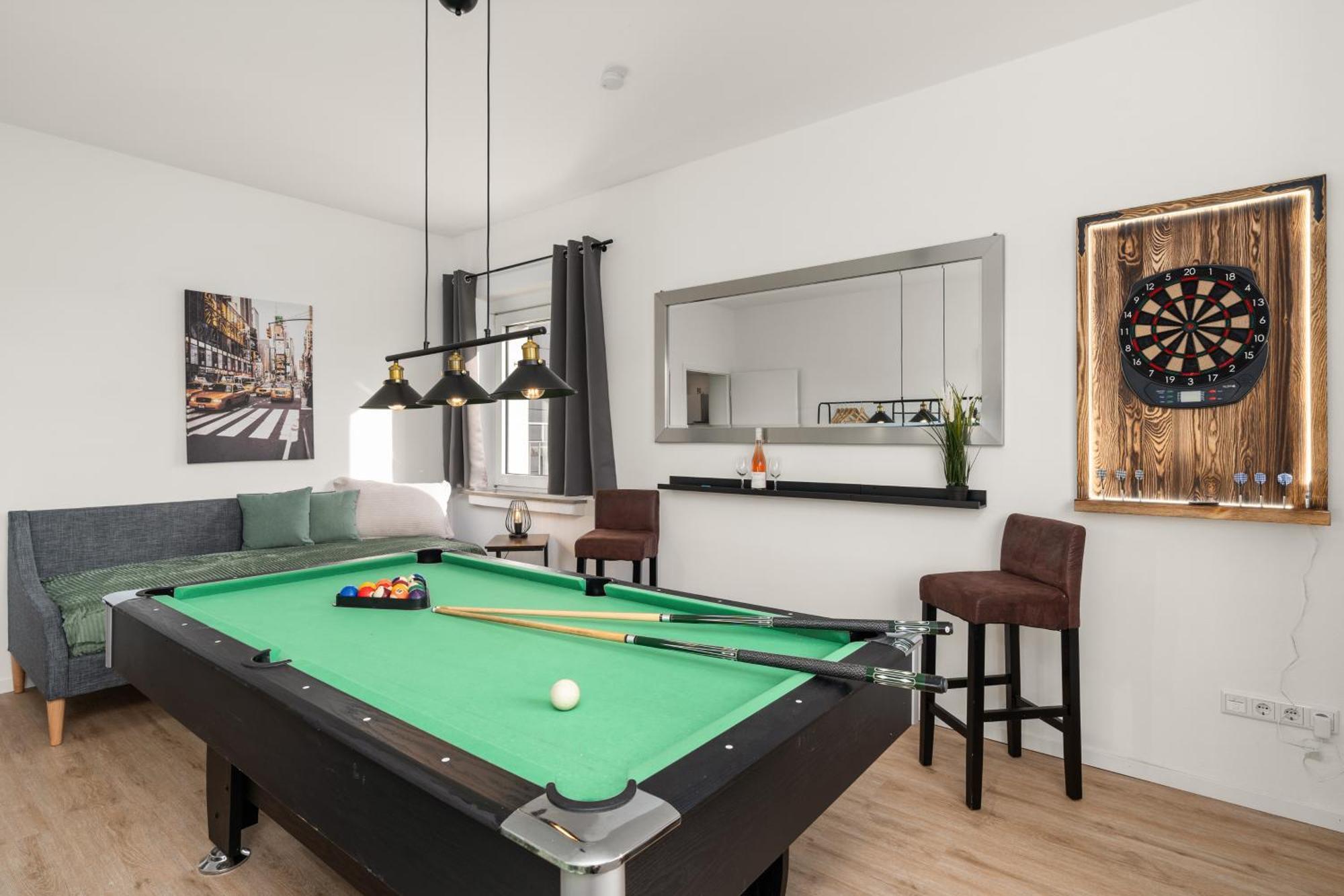 בילפלד Homely-Apartment Manhattanart, Zentral, Parkplatz, Billard,Ps4, Dart, Balkon מראה חיצוני תמונה
