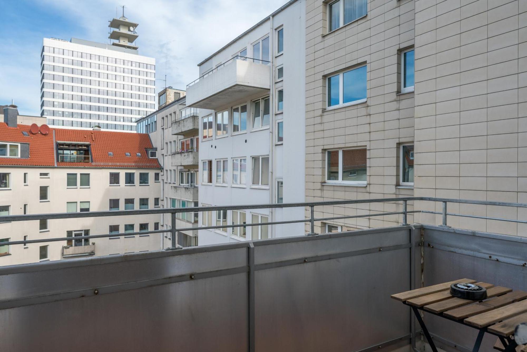 בילפלד Homely-Apartment Manhattanart, Zentral, Parkplatz, Billard,Ps4, Dart, Balkon מראה חיצוני תמונה