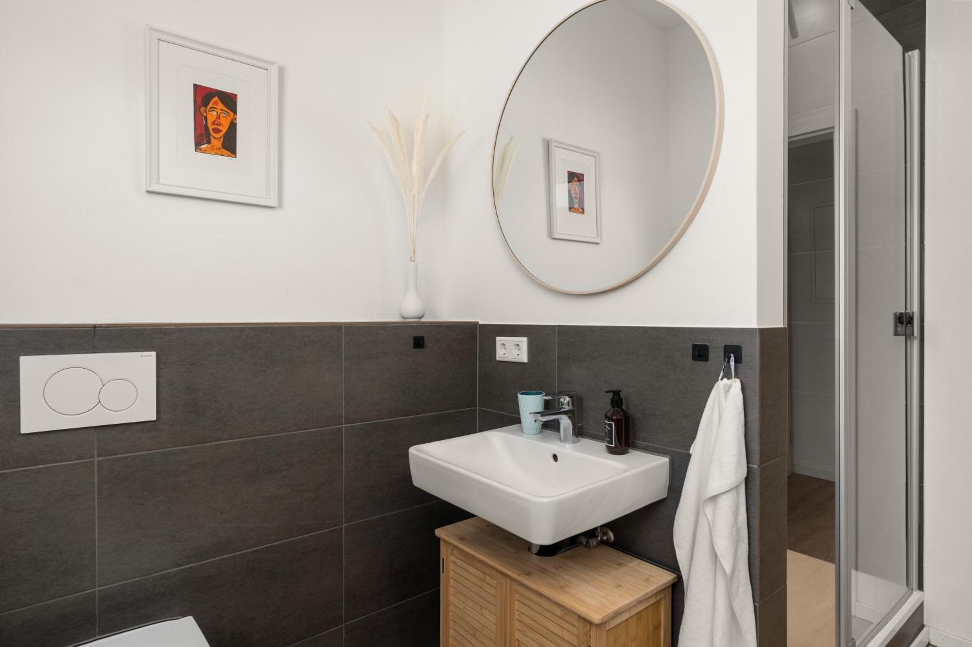 בילפלד Homely-Apartment Manhattanart, Zentral, Parkplatz, Billard,Ps4, Dart, Balkon מראה חיצוני תמונה