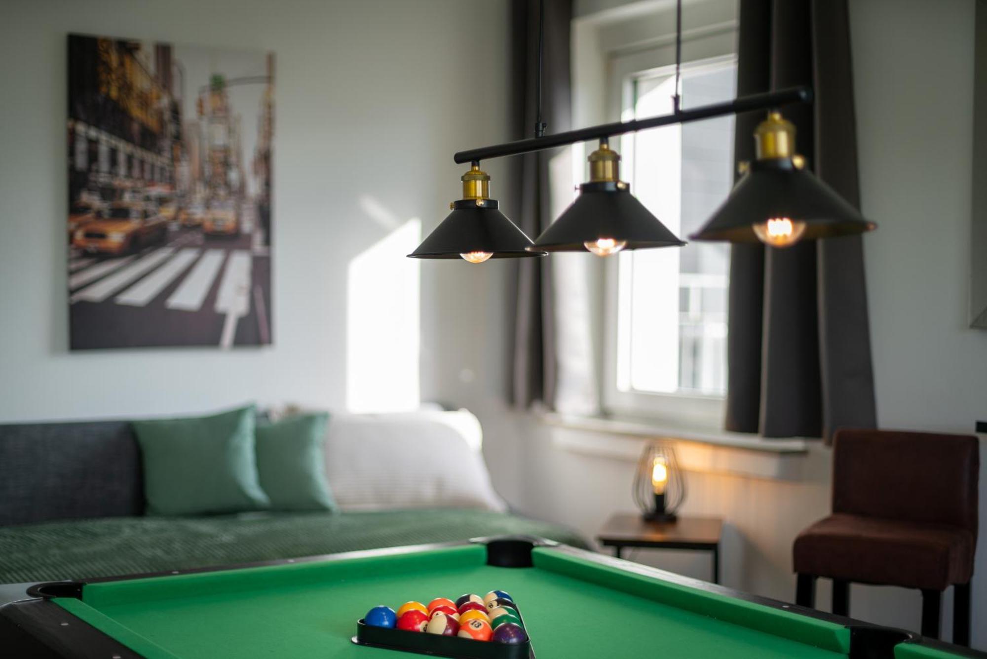 בילפלד Homely-Apartment Manhattanart, Zentral, Parkplatz, Billard,Ps4, Dart, Balkon מראה חיצוני תמונה